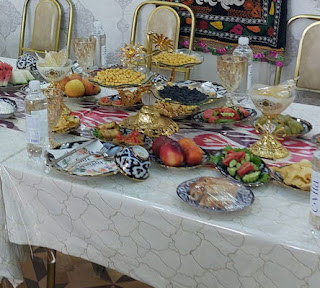 A table with food on it

Description automatically generated